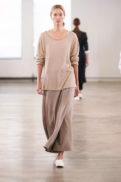 Look 19